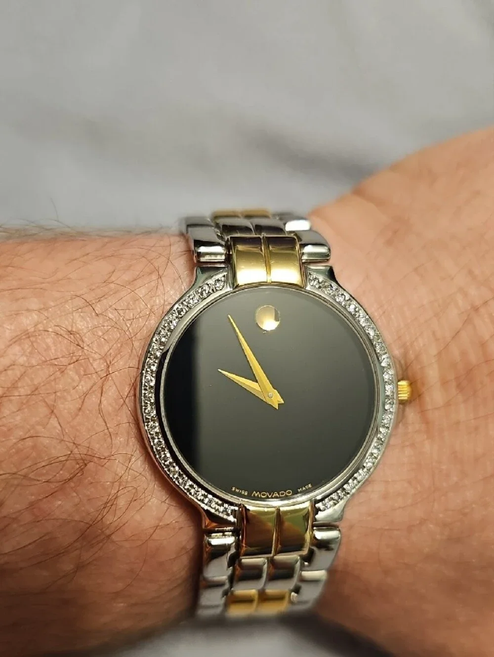 Exquisite Diamond Bezel Two-tone 33 Mm Unisex Movado Watch
